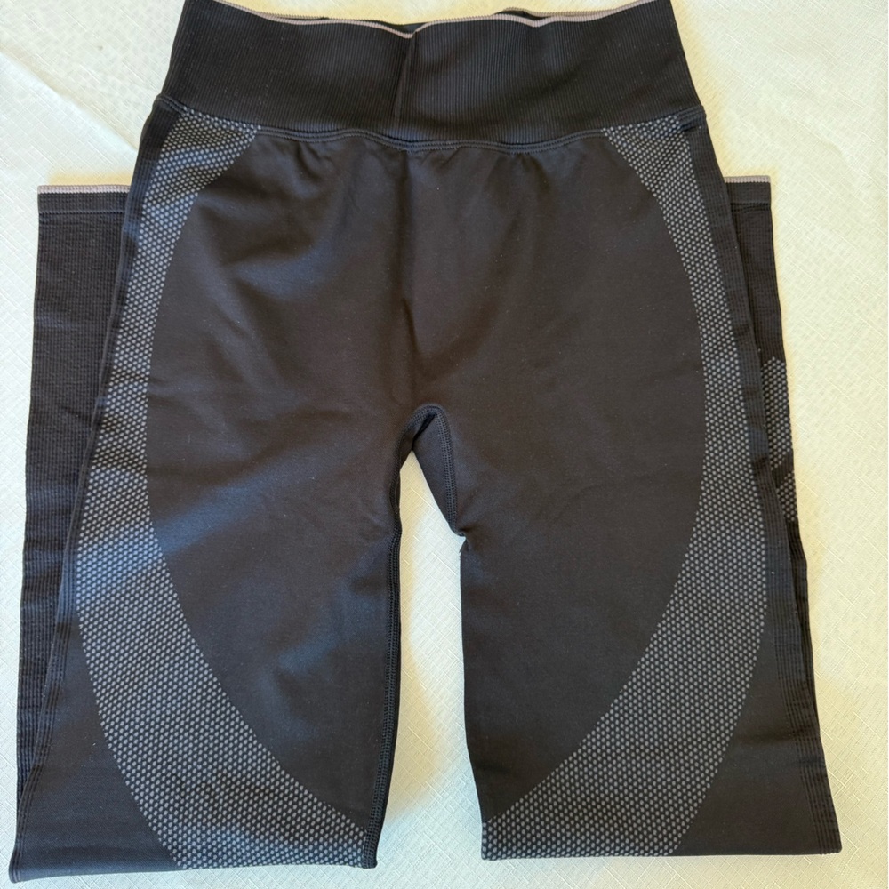 VS Pink Black and Gray Performance leggings size Large